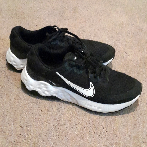 Nike Size 9.5 Nike Renews - Picture 1 of 4